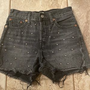 Black Levi’s wedgie shorts